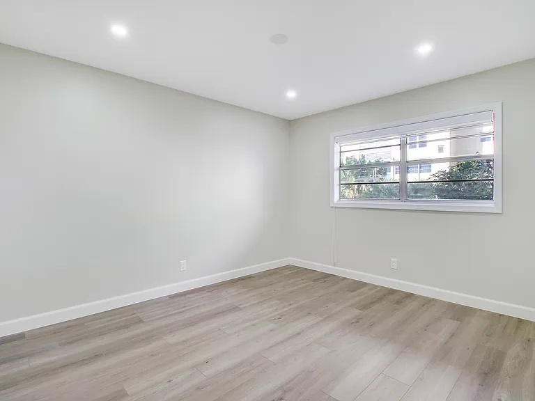 300 NE 26th Ave #112 — Photo 9