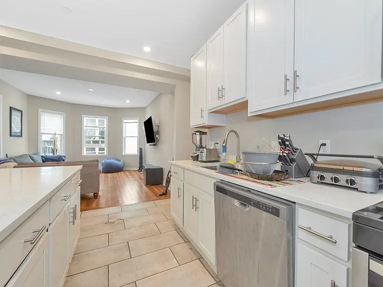 228 Calumet St #2 — Photo 4