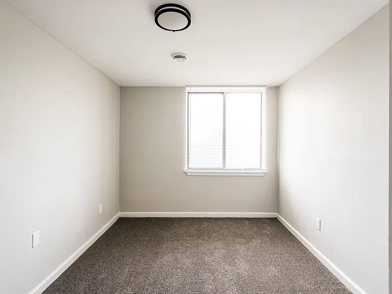 Kirkwood Apartments — Photo 14