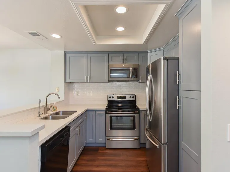 391 Stanford Ct — Photo 11
