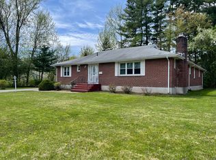 25 Lindy Ln, West Hartford, CT 06117
