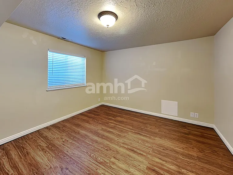 1881 N 660 W — Photo 12