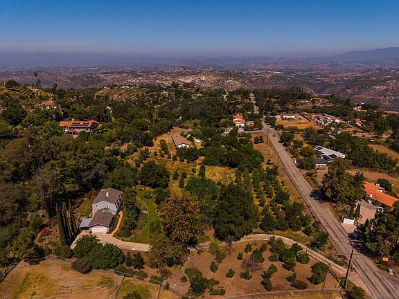 2nd image of 28808 Mountain Meadow Rd
