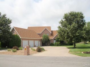 2530 Aberdeen Ln, Salina, KS 67401