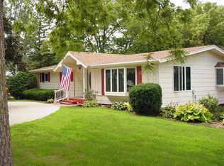 910 N Willow St, Avoca, IA 51521