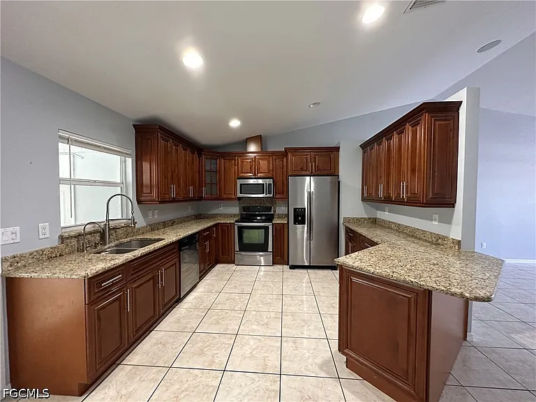 397 Pennfield Ave — Photo 3