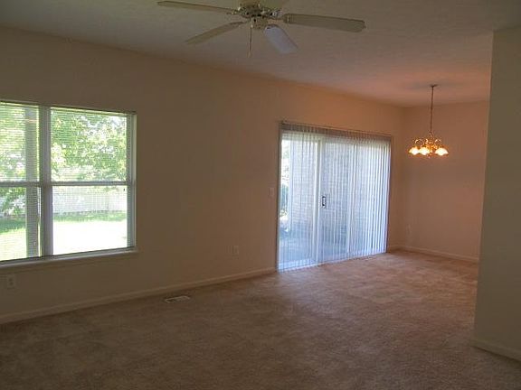3rd image of 8913 Fox Glove Way
