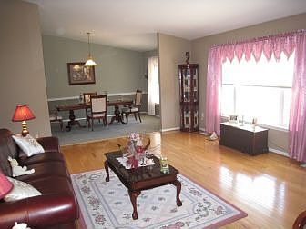 Living room - Sparkling hardwood flooring