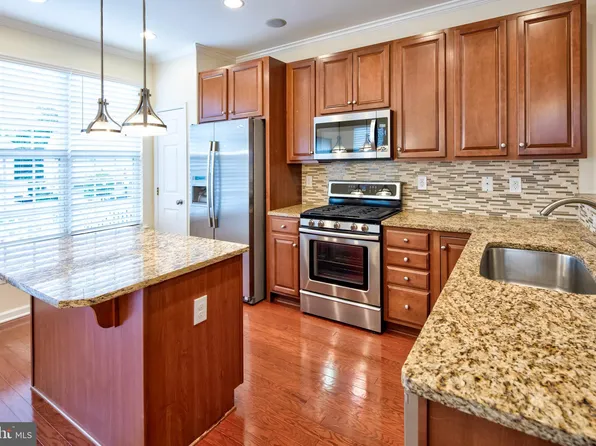 515 Raskob Dr, Claymont, DE 19703