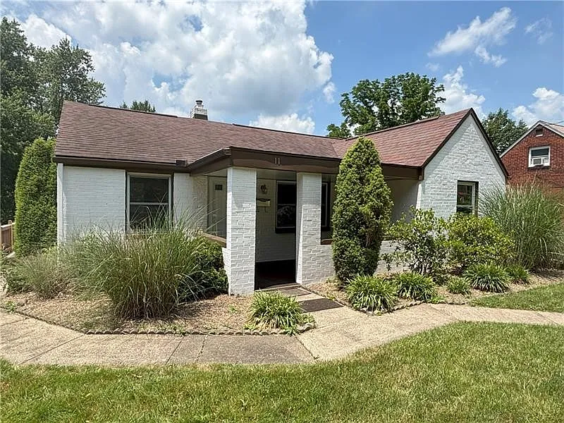 3 bed, $1,800 — Photo 2