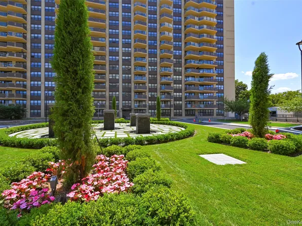 1785 215th St APT 2H, Flushing, NY 11360