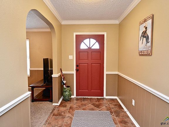 2nd image of 813 Top Hill Dr
