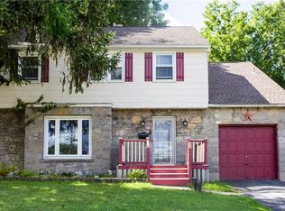 819 Woods Rd, Syracuse, NY 13209