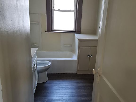 3rd image of 4004 E 52nd St