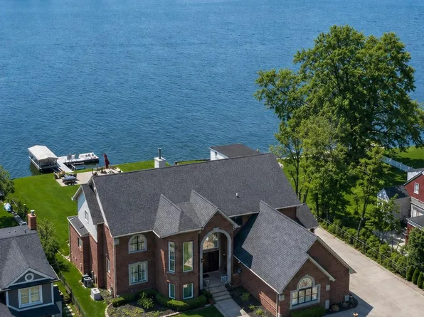 985 James K Blvd, Pontiac, MI 48341