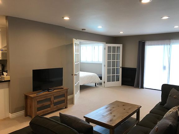 5th image of 2929 Waverly Dr APT 207
