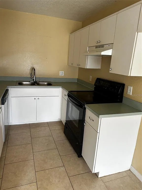 3 bed, 2.0 bath, 1080 sqft, $1,200 — Photo 2
