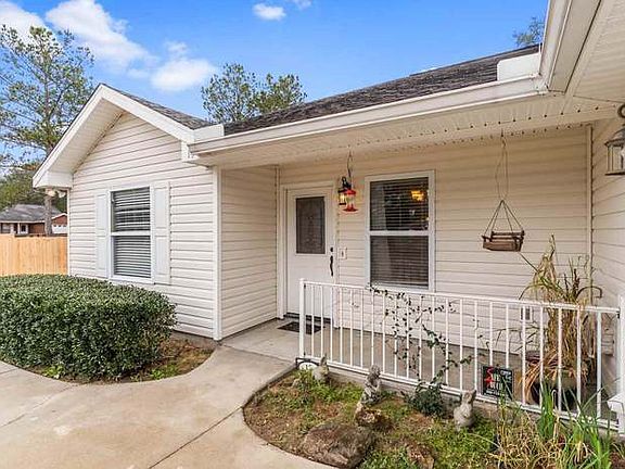 3rd image of 15 Loblolly Cir