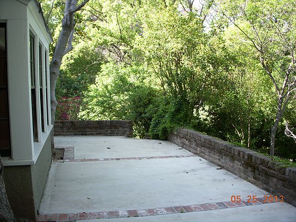 4th image of 1080 S Oak Knoll Ave