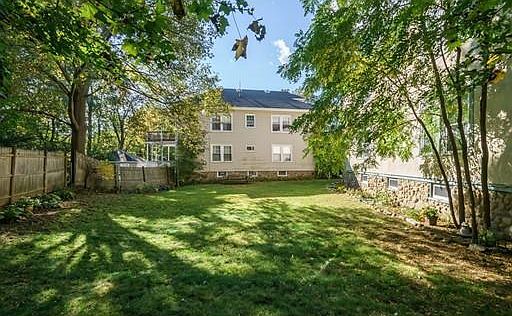 3rd image of 19 Glenwood Cir