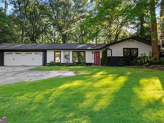 2nd image of 2485 Shallowford Rd NE