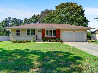 5 Wichard Dr, Oakdale, NY