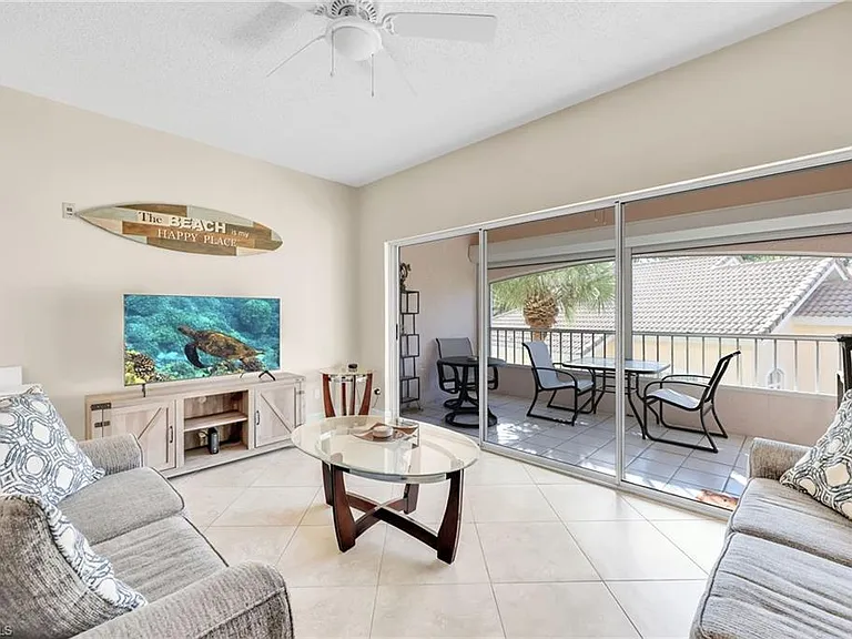1044 Woodshire Ln #B211 — Photo 6