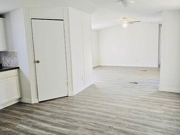 3rd image of 3913 Carlyss Dr