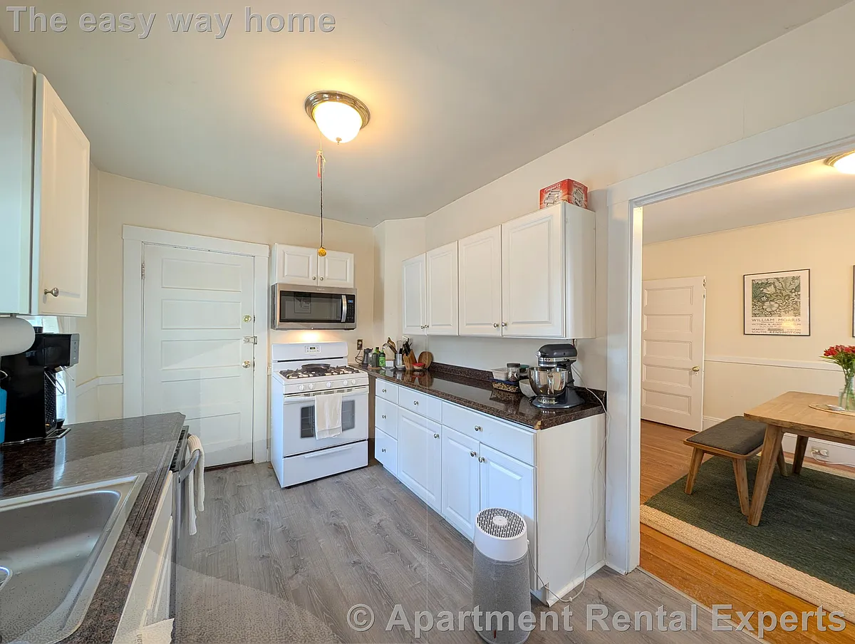 Building Photo - 18 Sanborn Ave #6