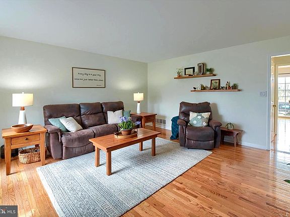 5th image of 66 Nottingham Dr