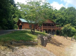 21 Boone Ln, Maggie Valley, NC 28751