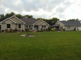 8 Brents Ln, White Heath, IL 61884