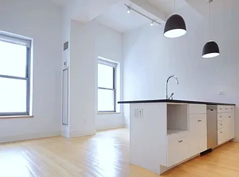 Rented by New York Casas Ltd.