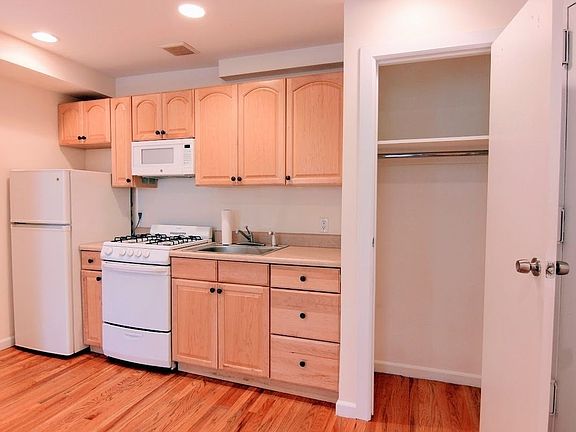 2nd image of 213 W 16th St #One1r