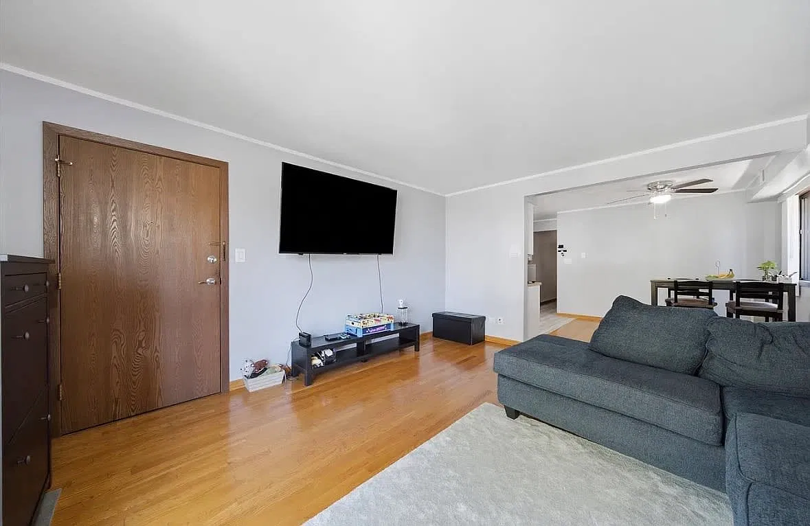 2 bed, $1,600 — Photo 3