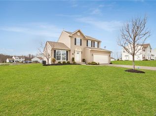 6424 Cherrywood Ln, Lockport, NY 14094