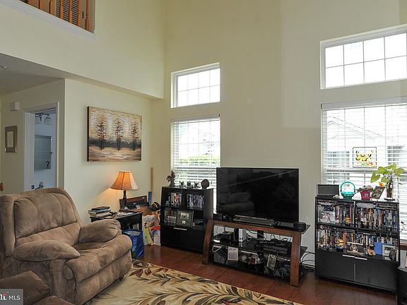 3rd image of 6604 Netties Ln Unit 1203