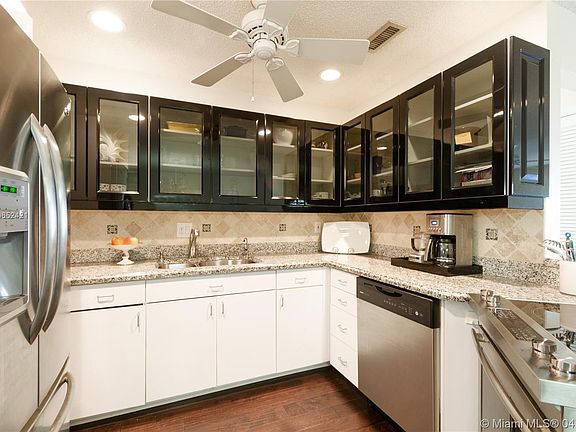 4th image of 6315 Bay Club Dr APT 2