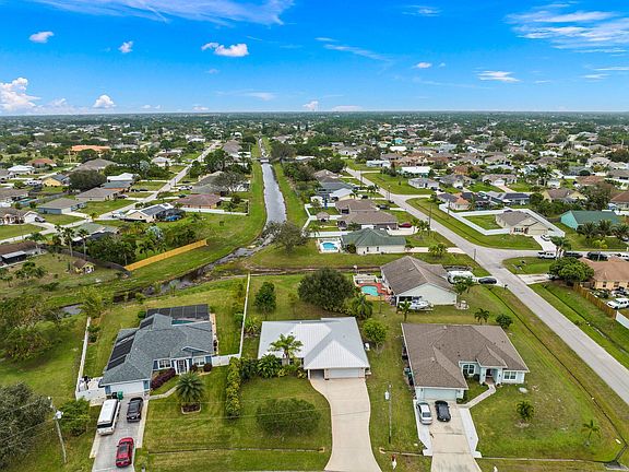 4th image of 185 SW Elderberry Drive