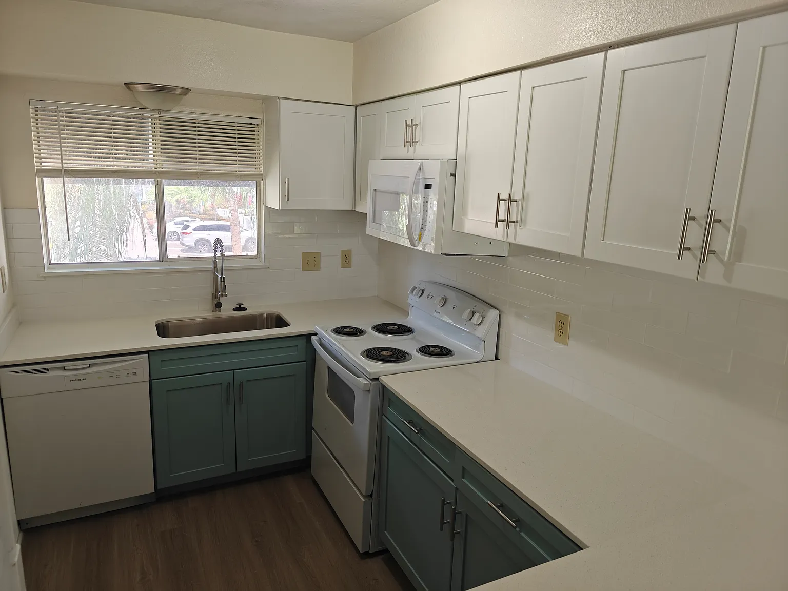 2 bed, 1.5 bath, 1214 sqft, $1,650 — Photo 4