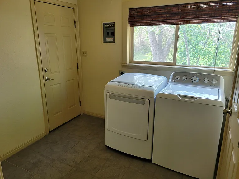 404 W Centre St — Photo 14