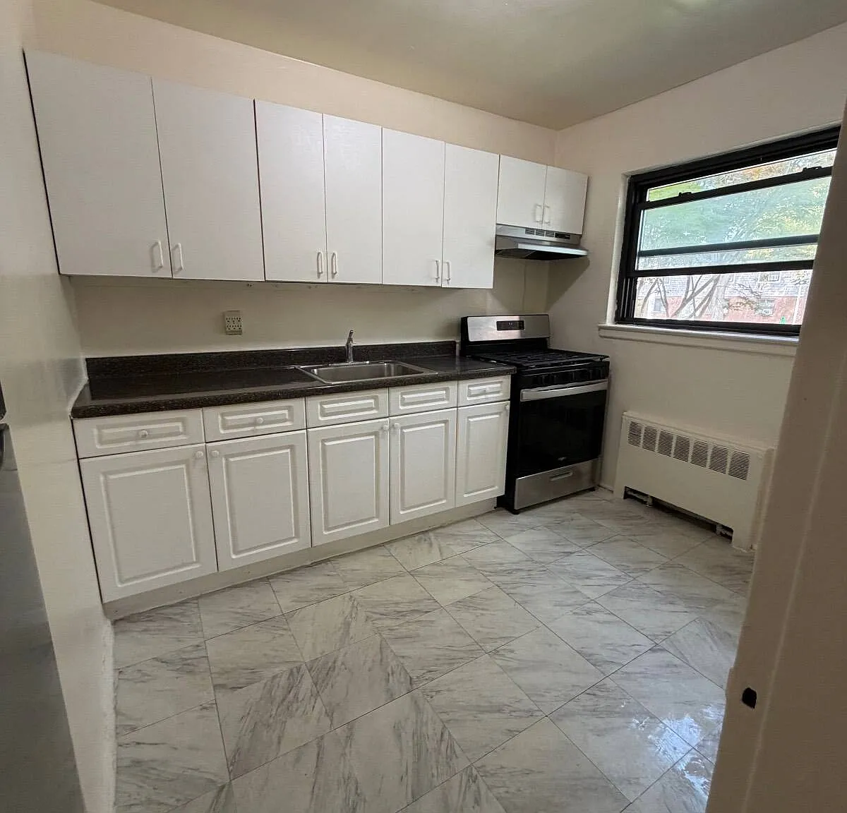 2 bed, 1.0 bath, $2,650 — Photo 3