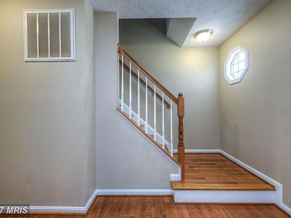 5th image of 10404 Wisteria Dr