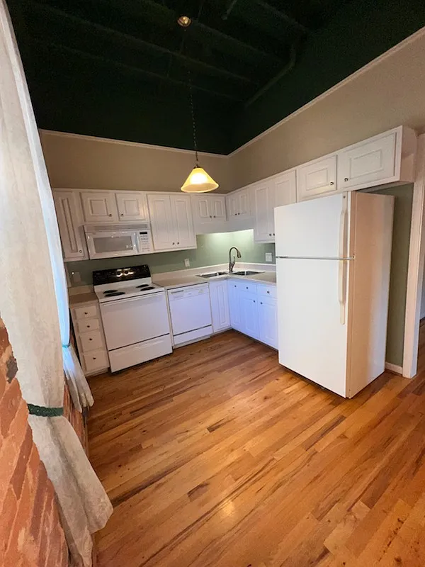 2 bed, 860 sqft, $1,395 — Photo 2