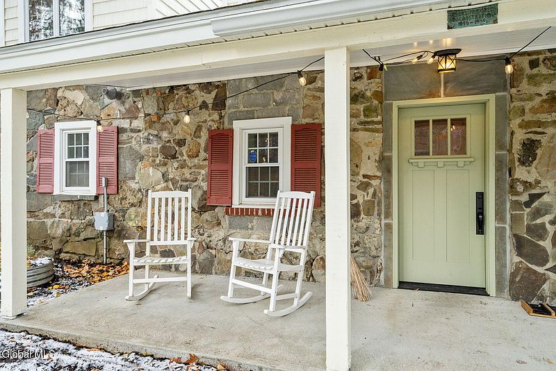 4th image of 228 Slade Hill Road