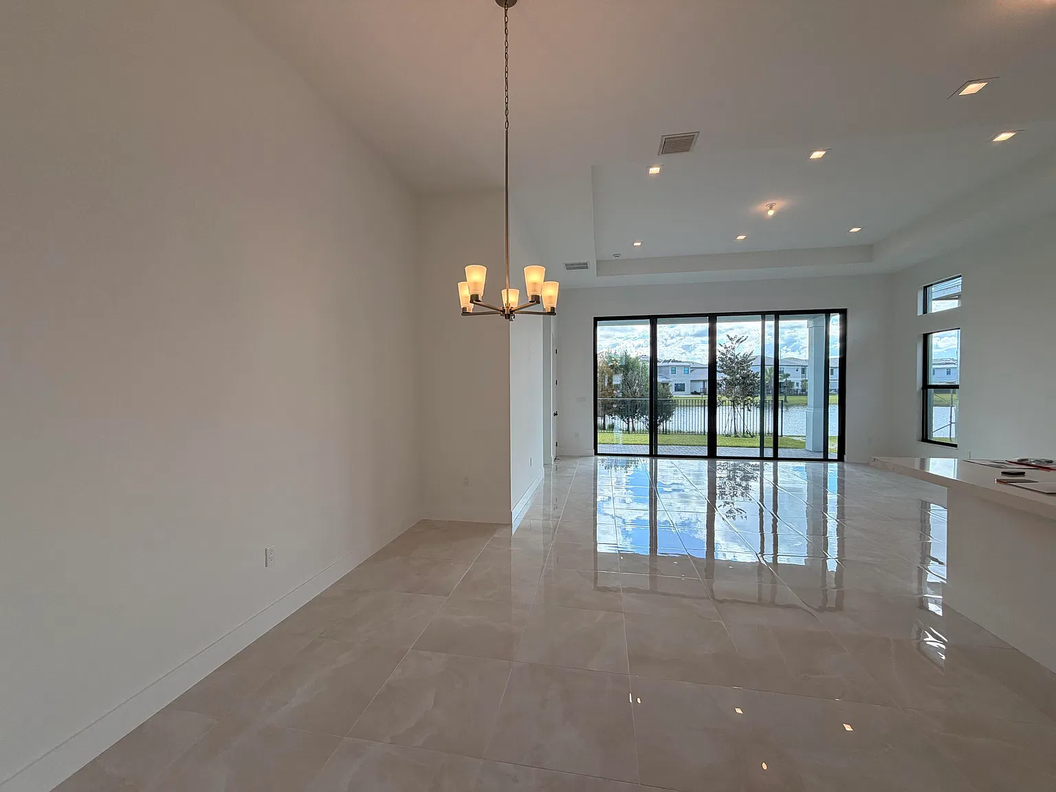 4 bed, 3.5 bath, 2500 sqft, $7,000 — Photo 3