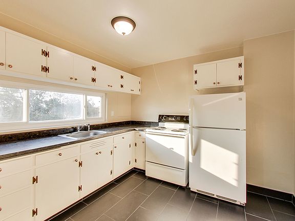2nd image of 1301 La Playa St APT 2