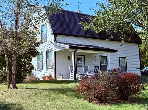 1441 N 800th Rd, Lawrence, KS 66046