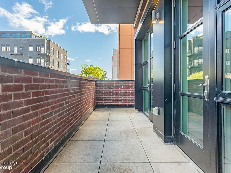 56 Box St #2A — Photo 6