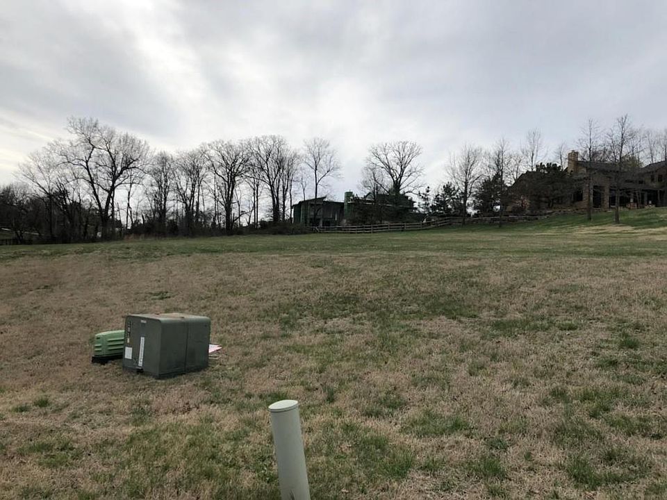 2nd image of 539 S Oaks Dr